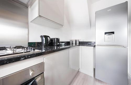 Langley Marish Apartment | Inviting Hideout by Heathrow: Family-Friendly & Top Rated
