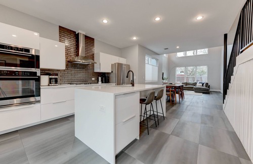 MLK House | Modern 3BR Home with Sauna, BBQ Grill & High Guest Rating