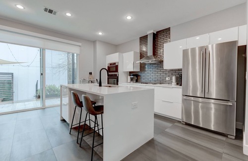 MLK House | Modern 3BR Home with Sauna, BBQ Grill & High Guest Rating