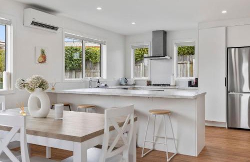 Richmond Heights House | Modern 3BR Home, Walk to Lake Taupo
