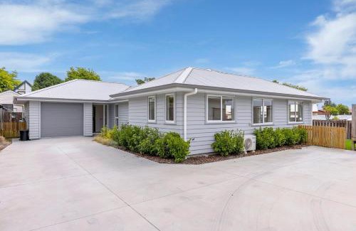 Richmond Heights House | Modern 3BR Home, Walk to Lake Taupo