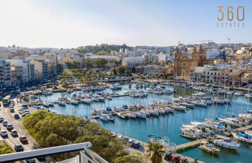 Pieta Apartment | Contemporary 3BR Home with Marina View in Pieta