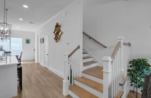Oak Cliff Apartment | Modern 3BR in Bishop Arts - Walk to Shops & Dining Duplex
