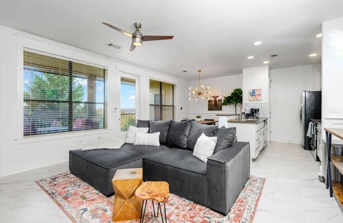 Jonestown Condo | Guest Rated: 9.8 | Modern Lakeview Villa at The Hollows