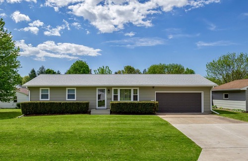 Moline House | Modern Moline Ranch Home: Top-Rated with Spa & Breakfast