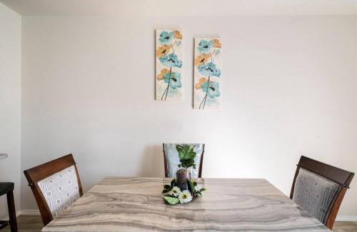 Atascocita Apartment | Modern 3BR Retreat Near Downtown with Complimentary Snacks