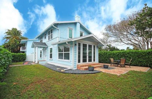 Southside House | Casa Encanto: Pet-Friendly Retreat with Inviting Patio