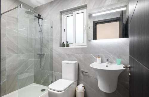 St. Andrew's Apartment | Stylish 3BR Apartment with Ocean View Near St Julians Bay