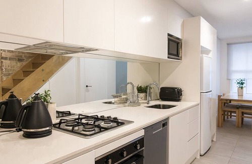 Redfern House | Modern 3BR terrace less than 10min to Sydney CBD