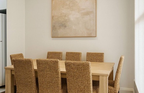 Redfern House | Modern 3BR terrace less than 10min to Sydney CBD