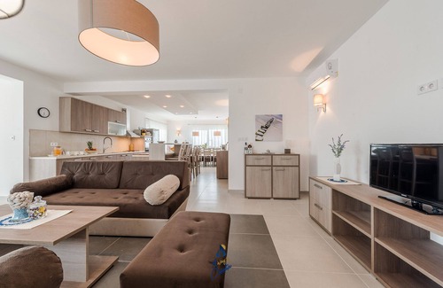 Debeljak Villa | Guest Rated Villa: 4 BD with Ocean Views & Private Pool
