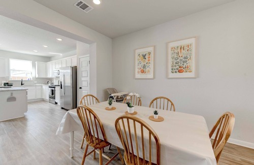 Round Rock House | Modern 4-BDRM in Round Rock