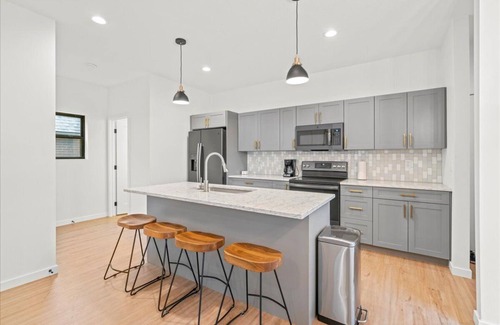 Cedar Falls House | Stylish 4 Bed Farmhouse Steps from Downtown Adventure