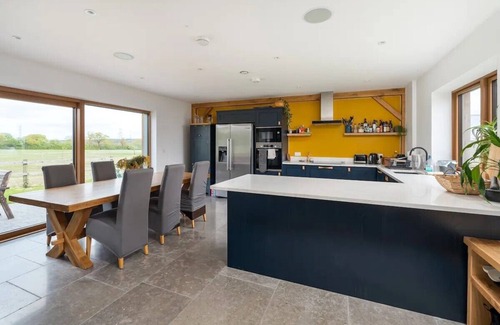 Elstree House | Modern 4 Bed Bungalow - Peaceful Rural Setting | Pass the Keys
