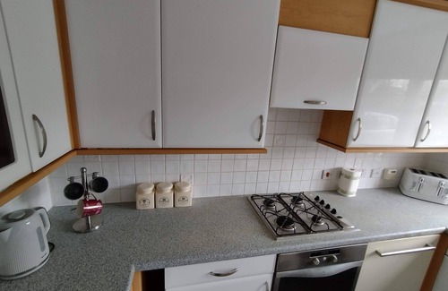 Walsall House | Convenient 4-Bed House with Free Parking for Families