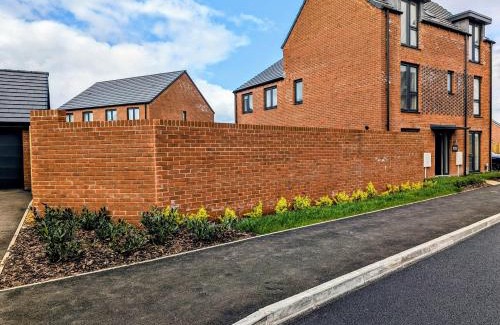 Llanwern House | Stylish 4-Bed House in Newport - Your Ideal Family Retreat