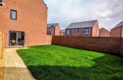 Llanwern House | Stylish 4-Bed House in Newport - Your Ideal Family Retreat