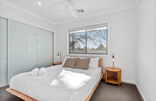 Downer House | Modern 4-Bed House with Hot Tub Near CBD Adventure