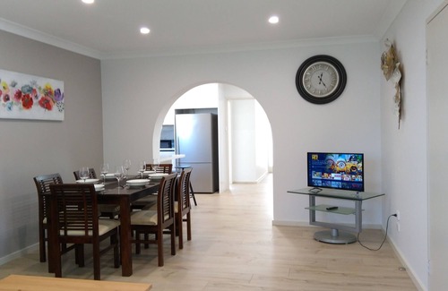 McDougalls Hill House | Stylish 4-Bedroom House Near Singleton CBD in Hunter Valley
