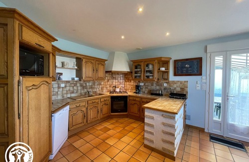 Bouin Cottage | Gite Bouin: 4 Bedrooms with Spa and Family Amenities