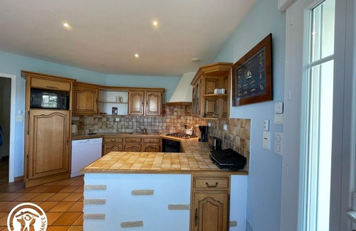 Bouin Cottage | Gite Bouin: 4 Bedrooms with Spa and Family Amenities