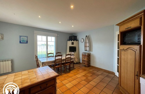 Bouin Cottage | Gite Bouin: 4 Bedrooms with Spa and Family Amenities
