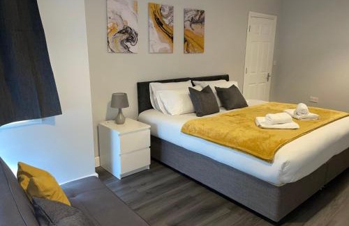Ashburton Apartment | Family-Friendly 4 Bedroom Home with Garden Near East Croydon