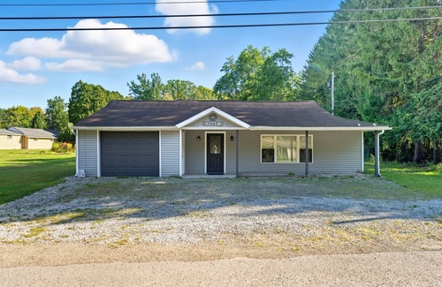 Pymatuning South House | Modern 4-bedroom house on PYM Lake with hot tub