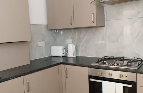 Harehills House | Modern 4 Bedroom House for Families in Leeds - Rated 10/10