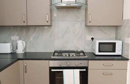 Harehills House | Modern 4 Bedroom House for Families in Leeds - Rated 10/10