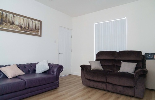 Harehills House | Modern 4 Bedroom House for Families in Leeds - Rated 10/10
