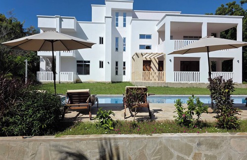Diani Beach Villa | Modern 4-BR Diani villa-ooftop in & Beach Access in Diani Beach ideal for