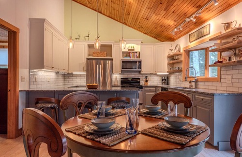 Mount Vernon House | Elegant Waterfront Lake House in Beautiful Belgrade Lakes