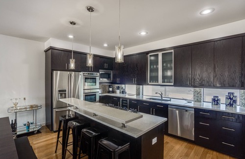 Deep Ellum House | Trendy Townhome Near Deep Ellum & Fair Park - 9.6 Rated!