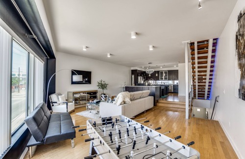 Deep Ellum House | Trendy Townhome Near Deep Ellum & Fair Park - 9.6 Rated!