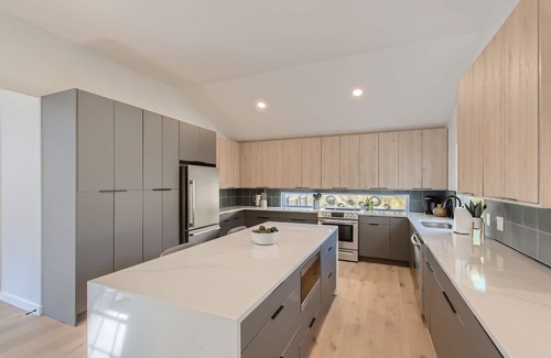 Village Oaks House | Modern 4-Bedroom Retreat with Pool and Gourmet Kitchen