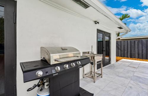 Imperial Point Apartment | Exceptional Family Pool House Steps from Lauderdale Beach