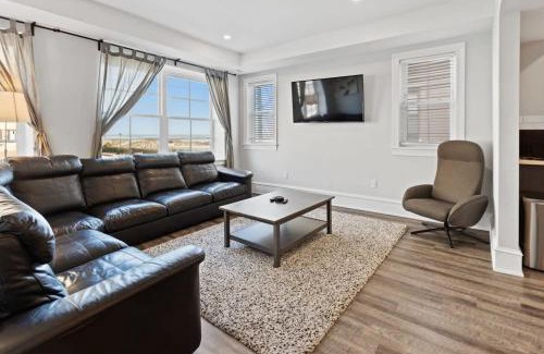 Atlantic City Apartment | Pet-Friendly 4BR Beachside Apartment with Open Living Space