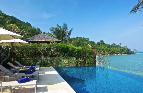 Plai Laem Villa | Modern 4BR Beachfront Villa | Lipa Noi Beach