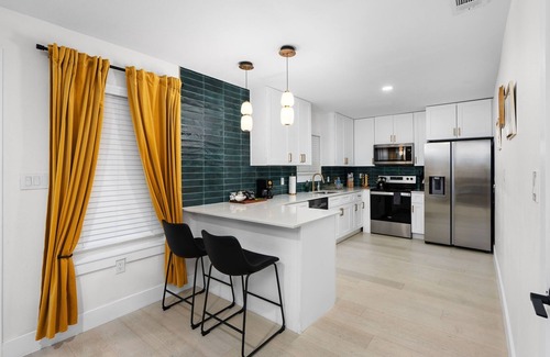 Beacon Ridge House | Modern 4BR House 10mins to Downtown