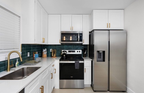 Beacon Ridge House | Modern 4BR House 10mins to Downtown