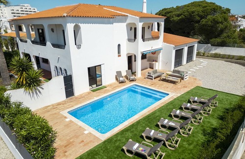 Santa Eulalia Villa | Modern 4BR w/Heatable Pool & BBQ in Albufeira