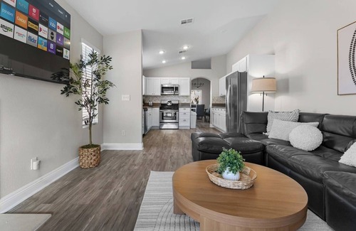 North Las Vegas House | Modern 5 BD Home w/Smart TV and Ping Pong