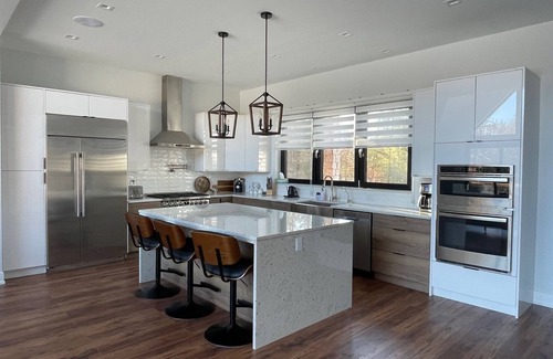 Mauston House | Modern 5-Bedroom Escape with Pool and Family Amenities