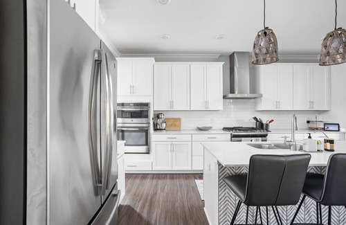 Zionsville House | Modern 5 BR Luxury Home, Cul-de-sac, Hot Tub, Ping Pong!