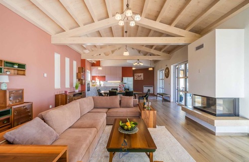 Divsici Villa | Guest Rated 10/10: Modern Villa with Heated Pool & Oceanfront