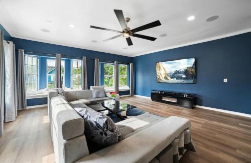 Pecan Valley House | Modern 5 BR Retreat with Pool & Games near Pet-Friendly Fun