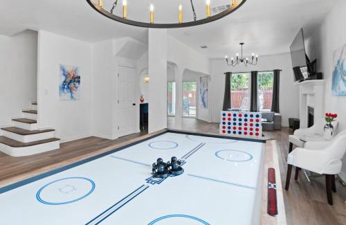 Pecan Valley House | Modern 5 BR Retreat with Pool & Games near Pet-Friendly Fun