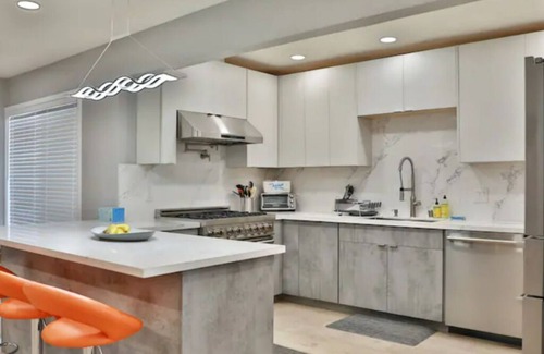 Niles District House | Experience a 5-Star Resort with Lake Views & Spa Access