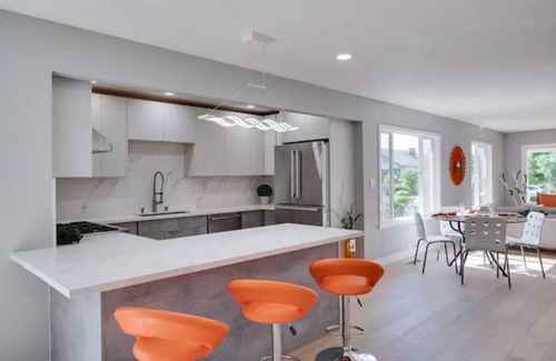 Niles District House | Experience a 5-Star Resort with Lake Views & Spa Access